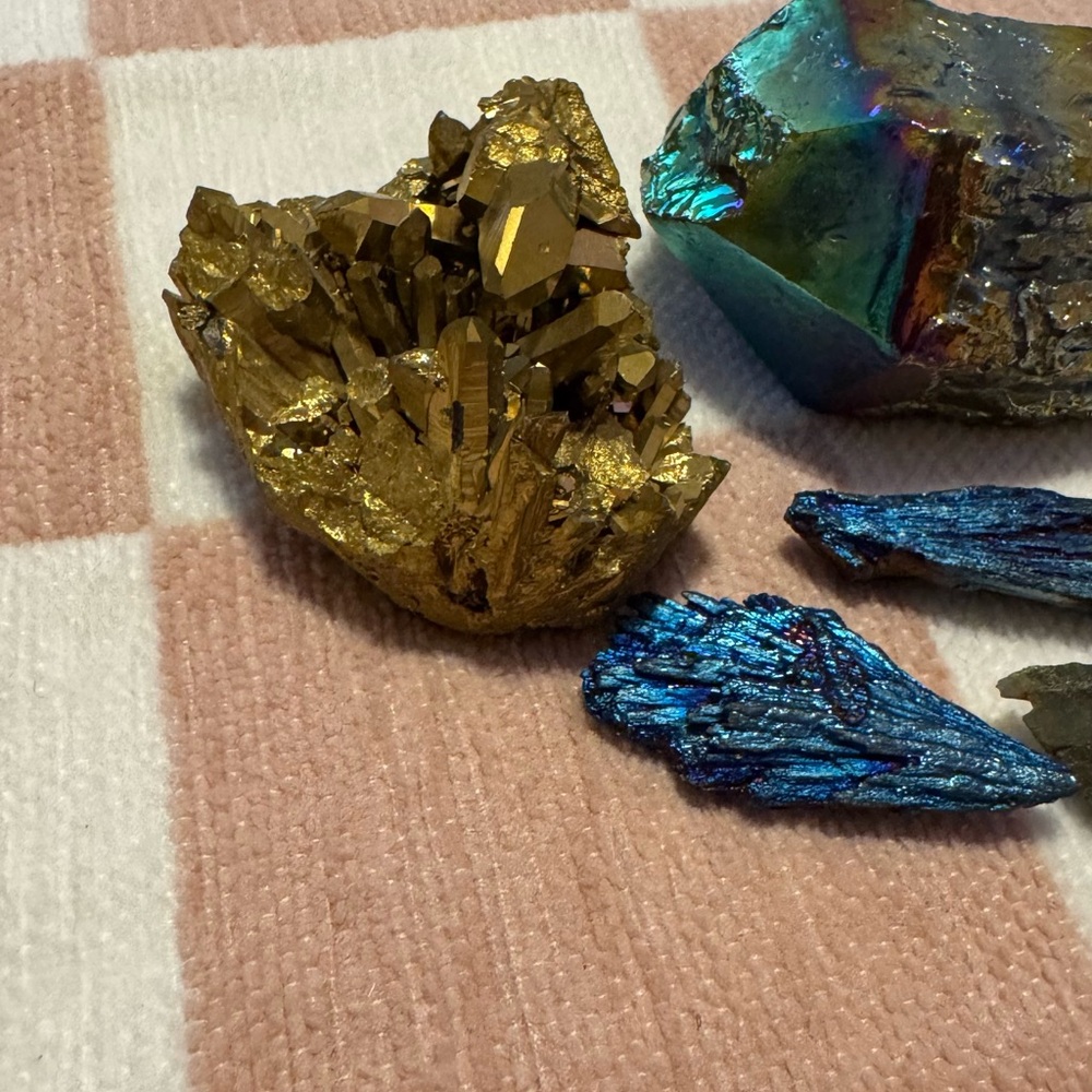 Multicolor Decorative Crystal Set - Picture 2 of 4